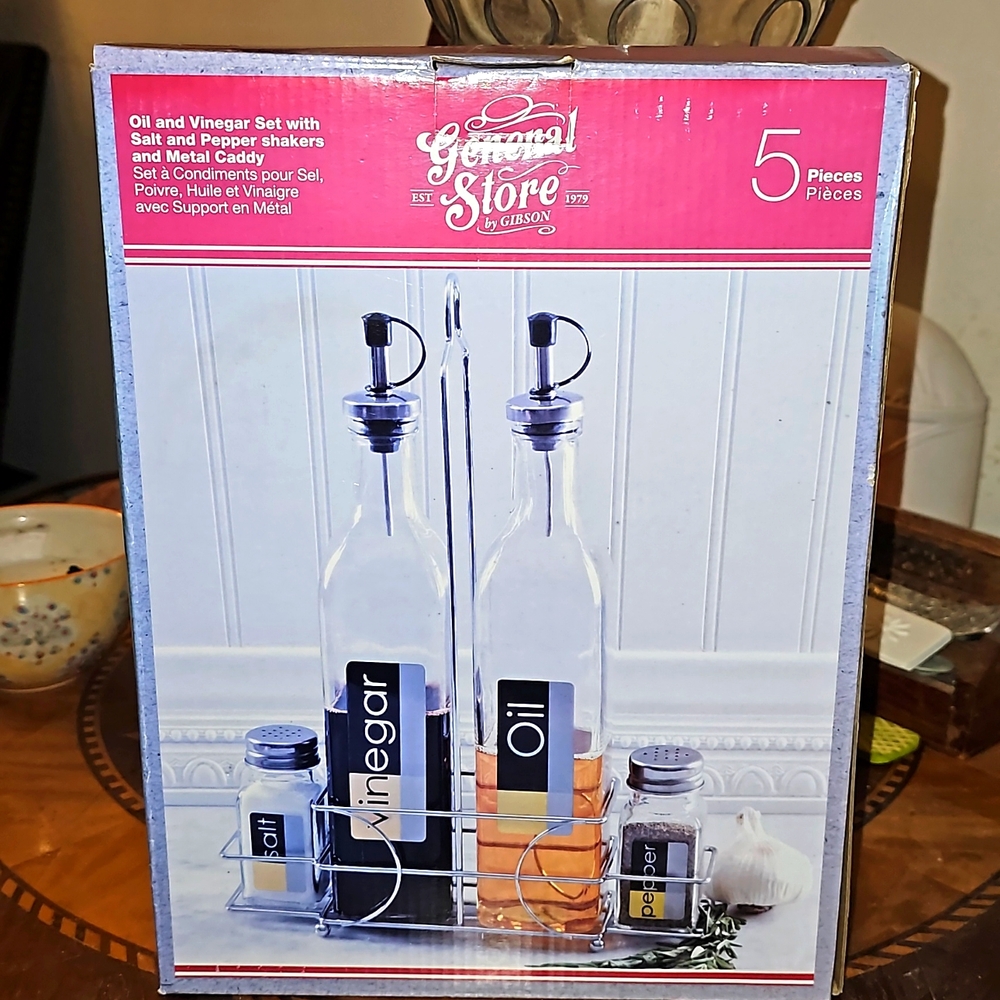 Oil and vinegar set with salt and pepper shakers and metal caddy 🆕